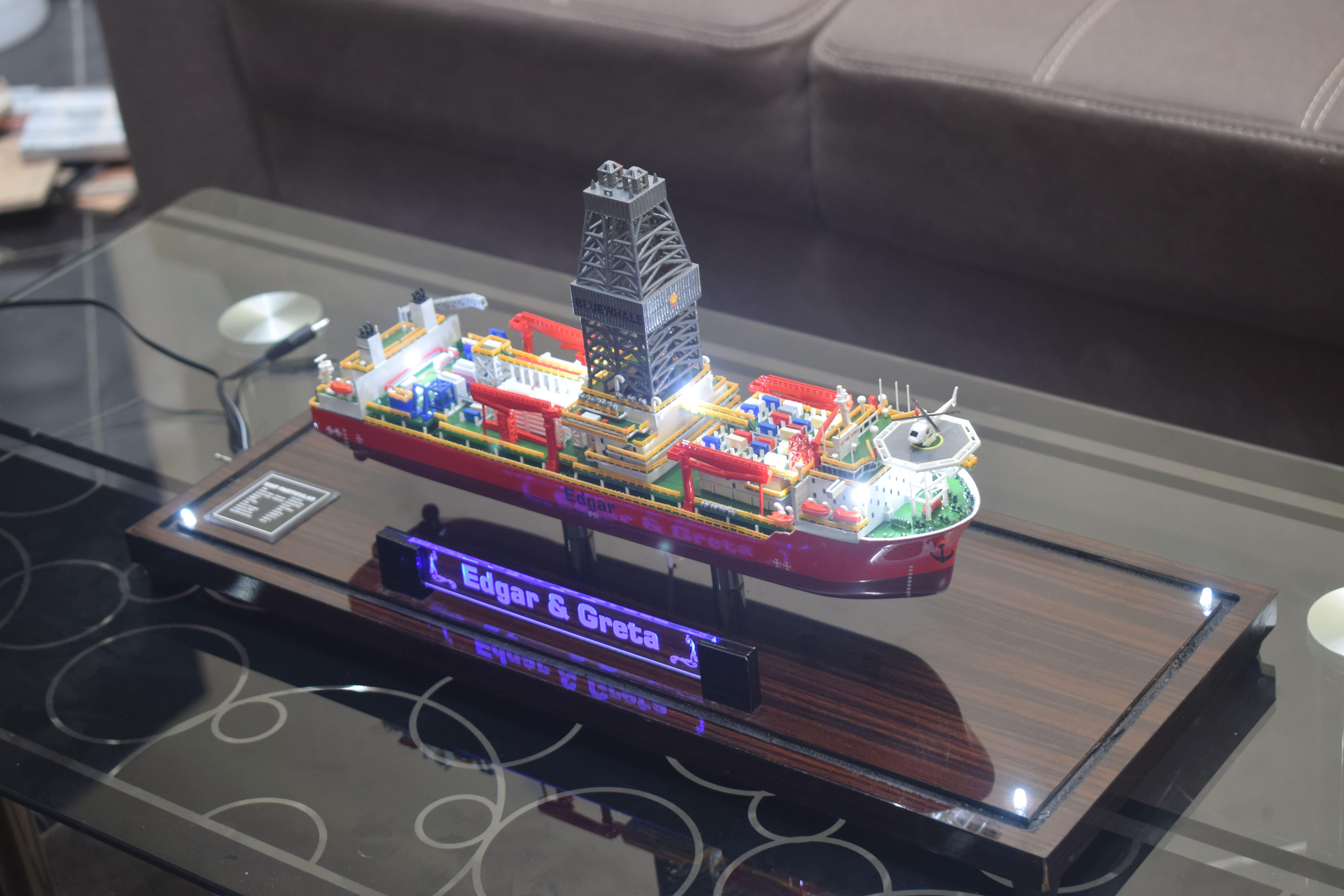 Kapal Tanker West Capela