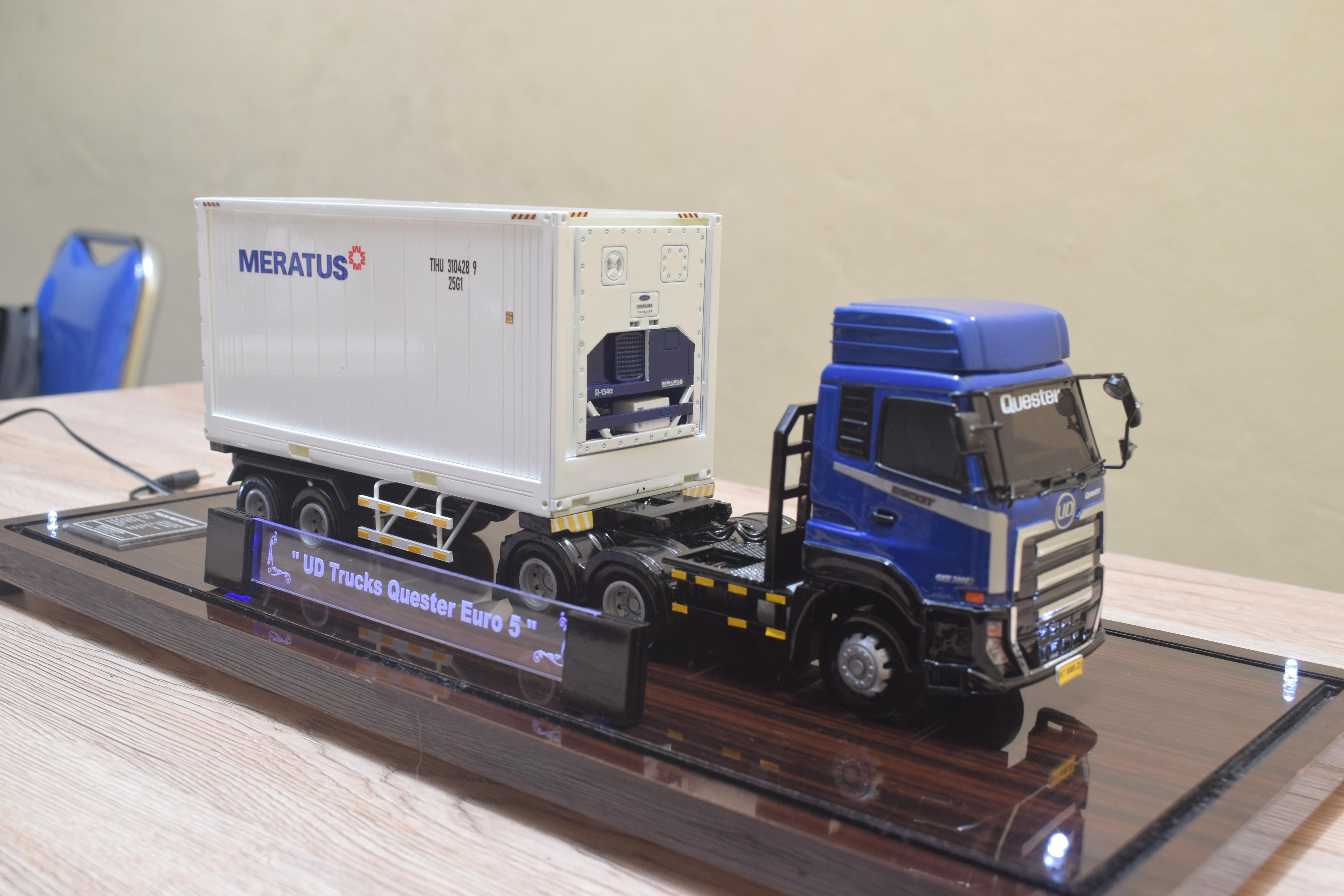 Truk Kontainer Meratus