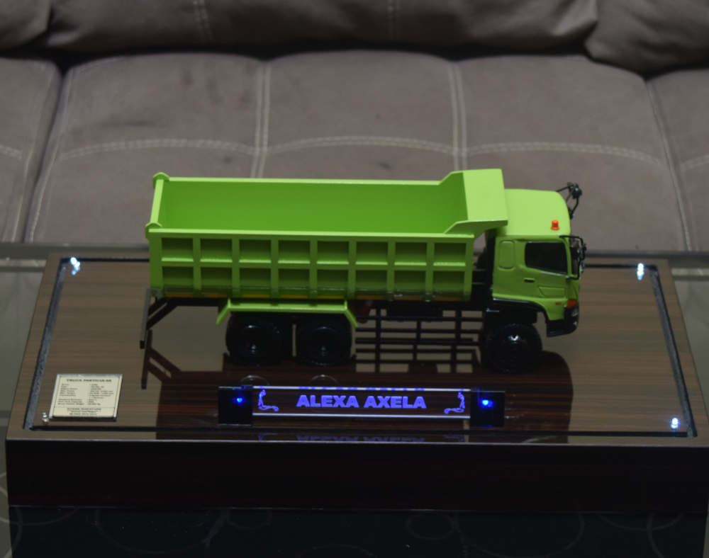 Dumptruk Hino