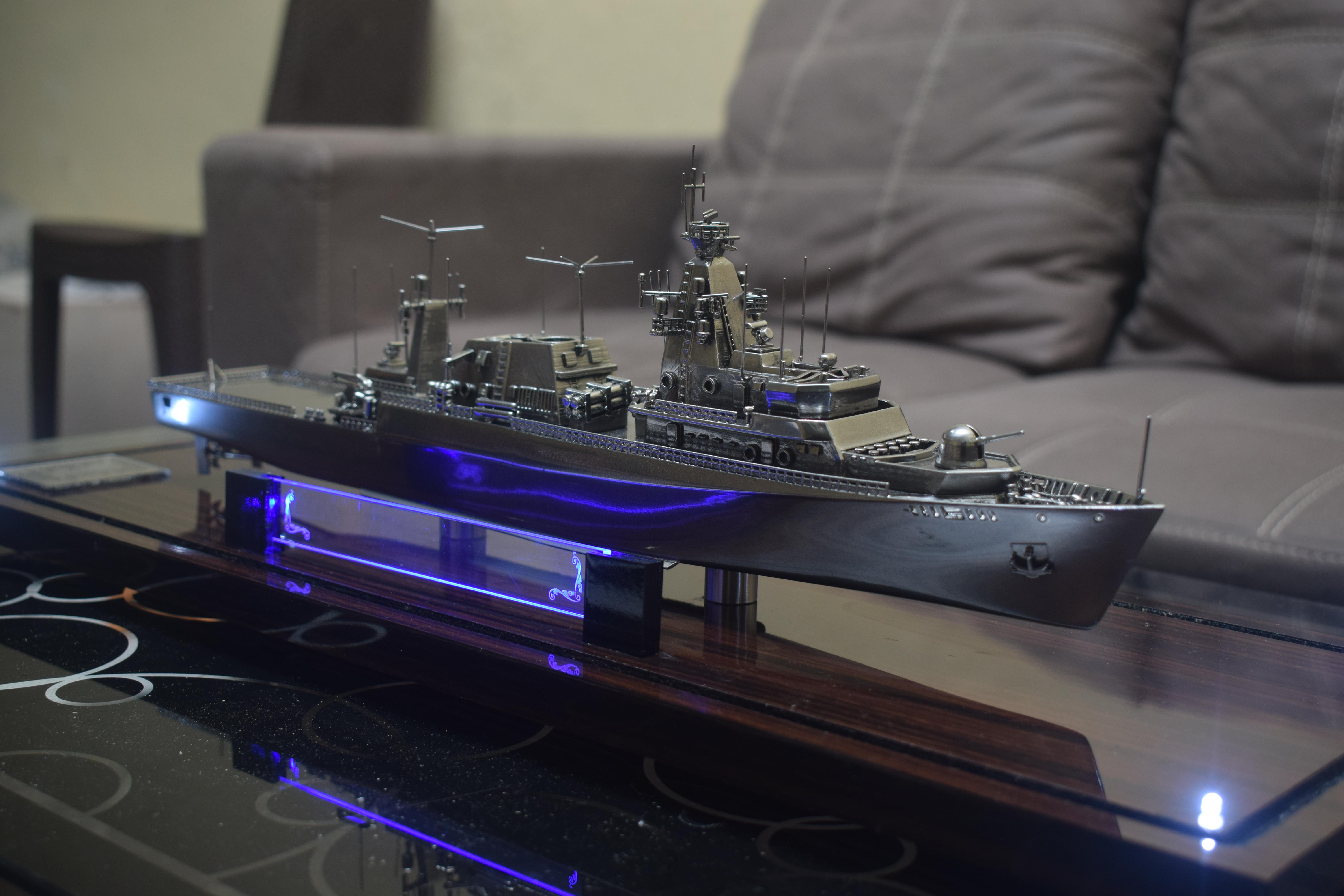 Kapal KRI Bung Tomo (Chrome)