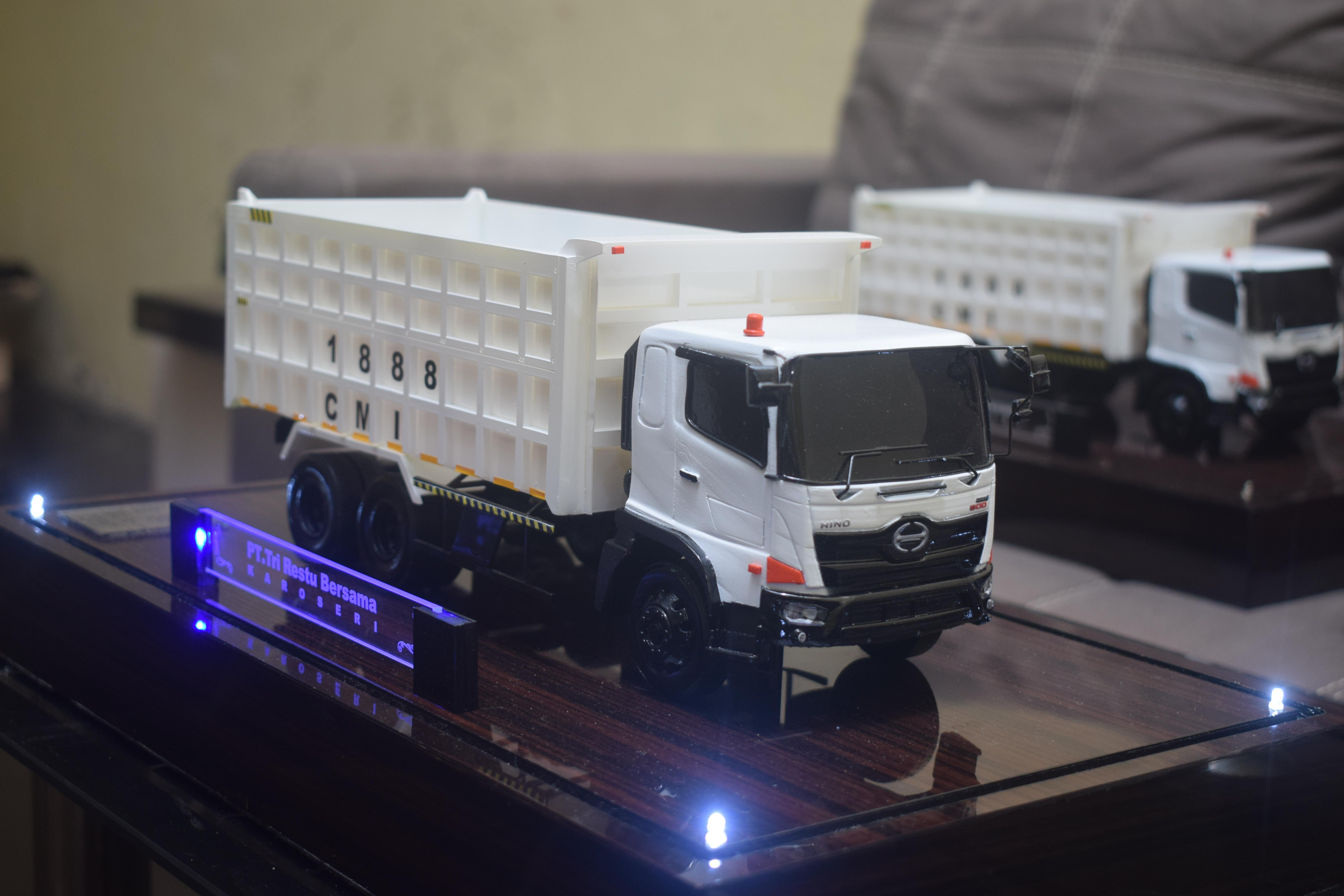 Dumptruck PT Tri Restu Semesta