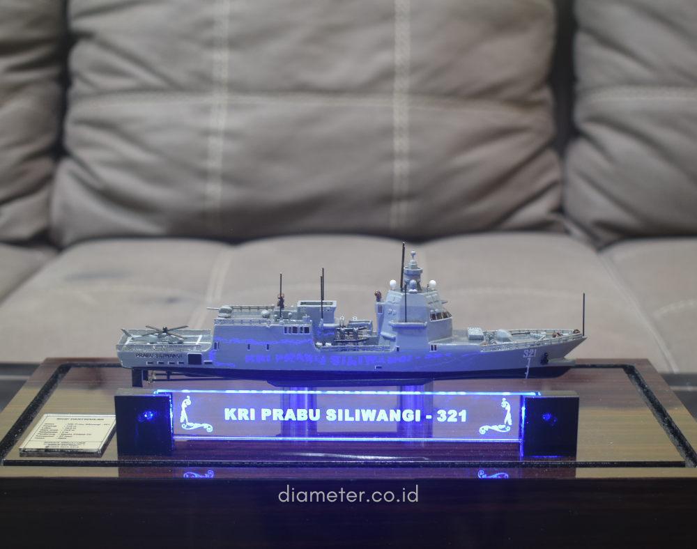 Kapal KRI Prabu Siliwangi 321