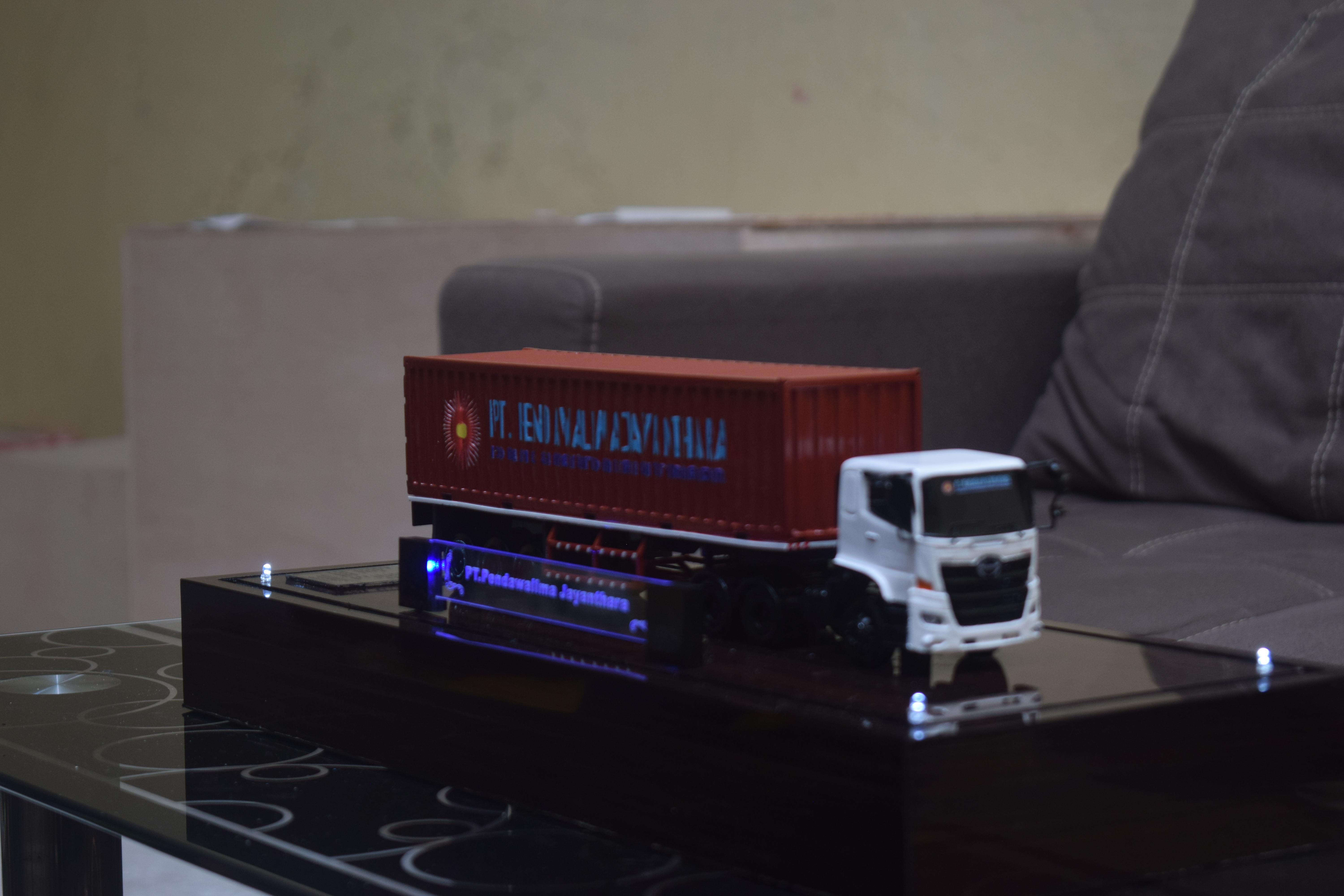 Truk Kontainer Pendawalima