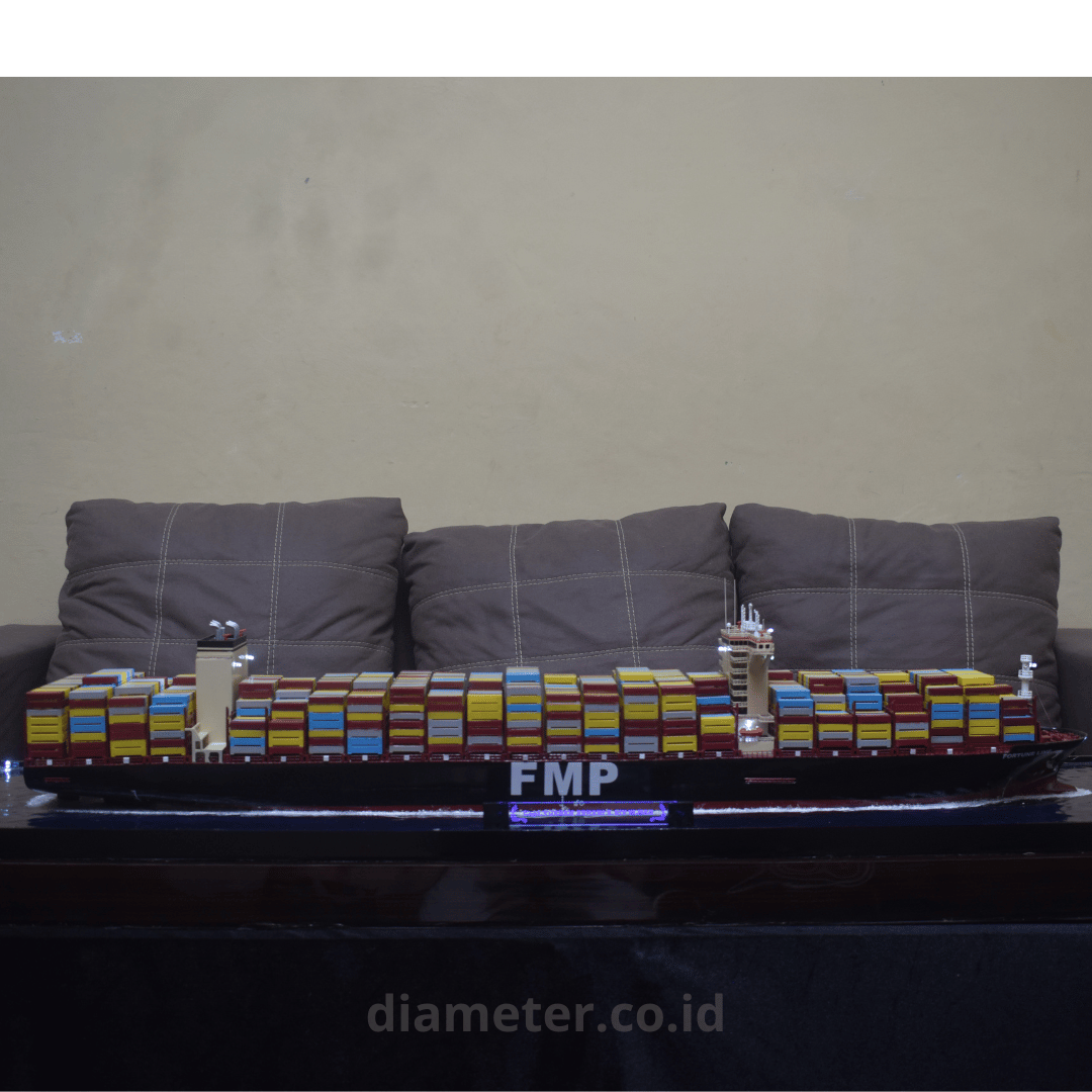 Kapal Kontainer MSC + Pola air
