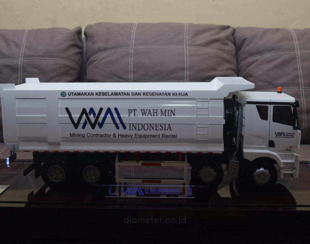 Dumptruk AEK 0053