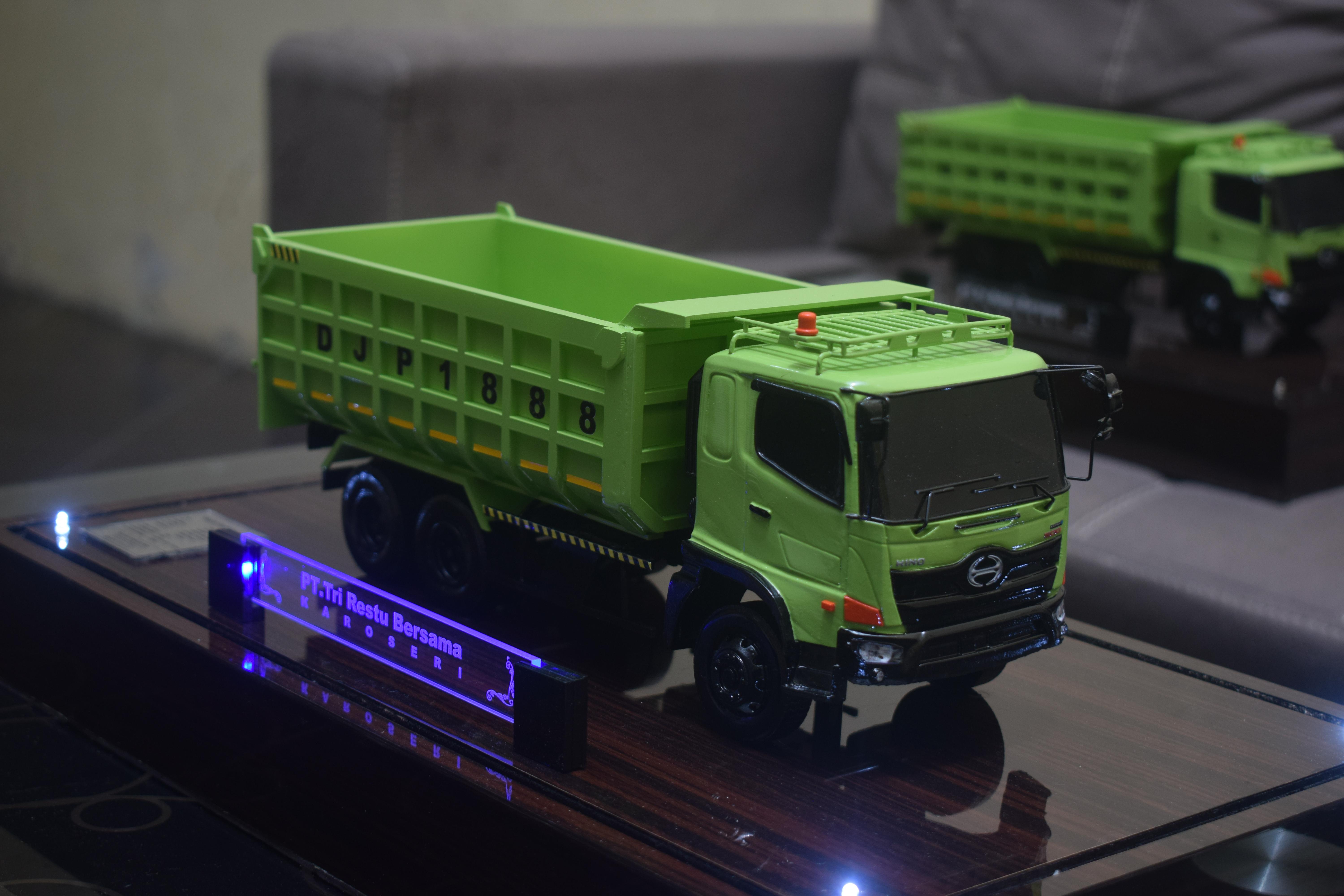 Dumptruck PT Tri Restu Semesta