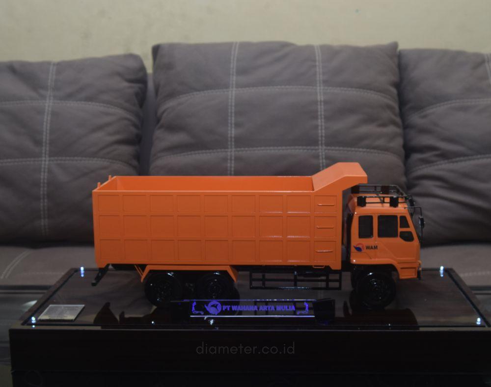 Dumptruk Fuso