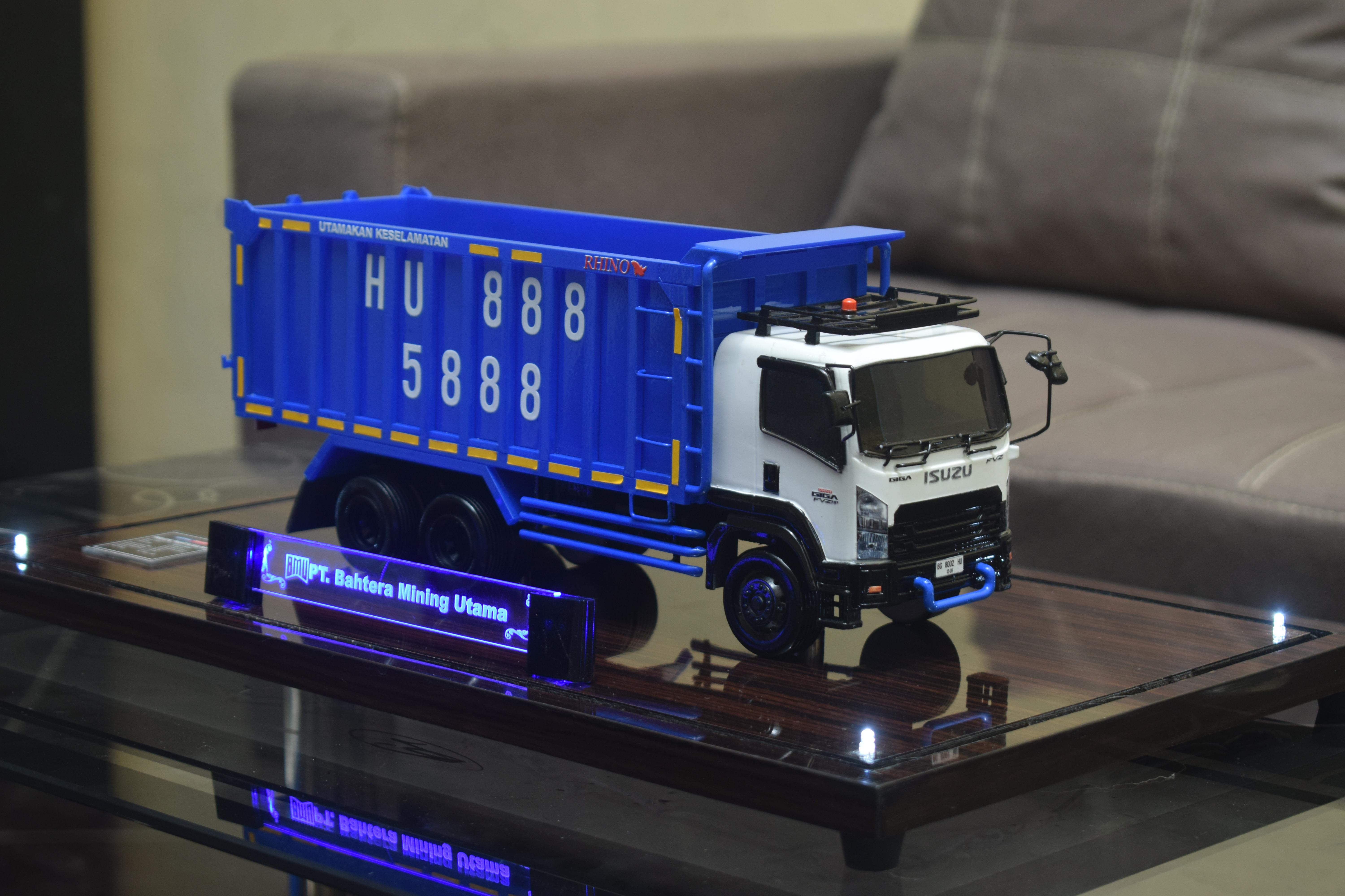 Dumptruck Rhino