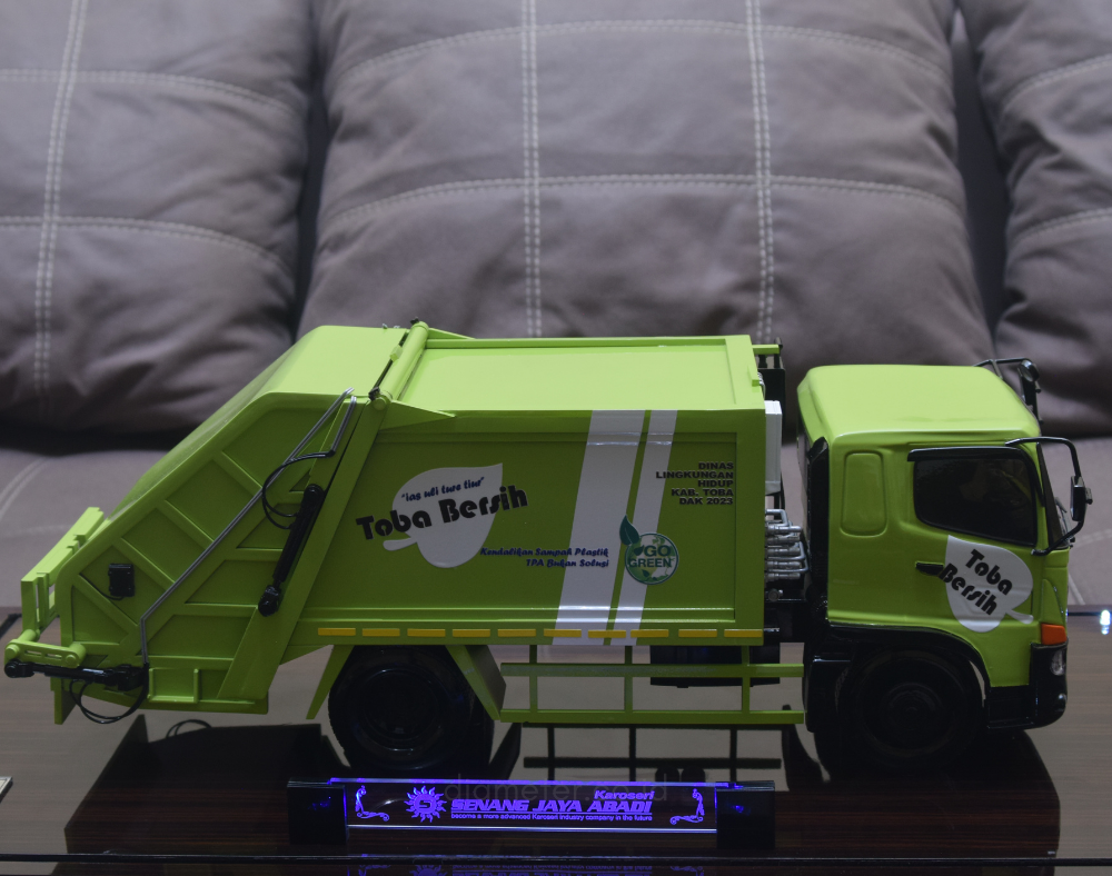 Mobil Truk Sampah