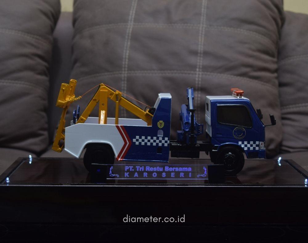 Truk Hino Dishub 300