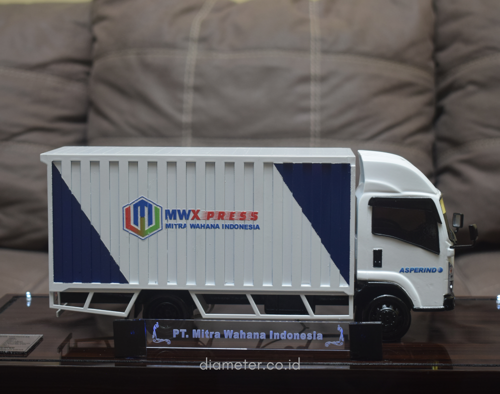 Mobil Truk Kontainer MWXpress