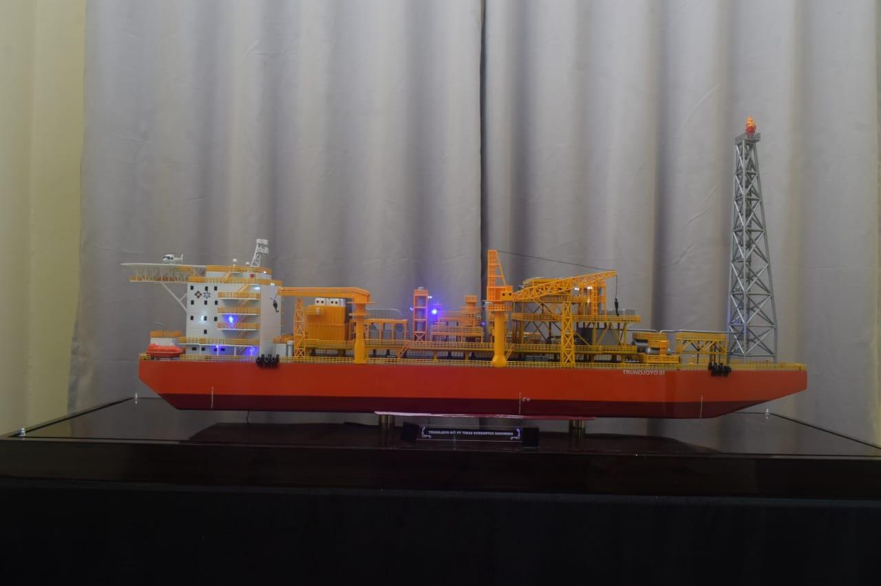 Kapal FSRU Tronojoyo