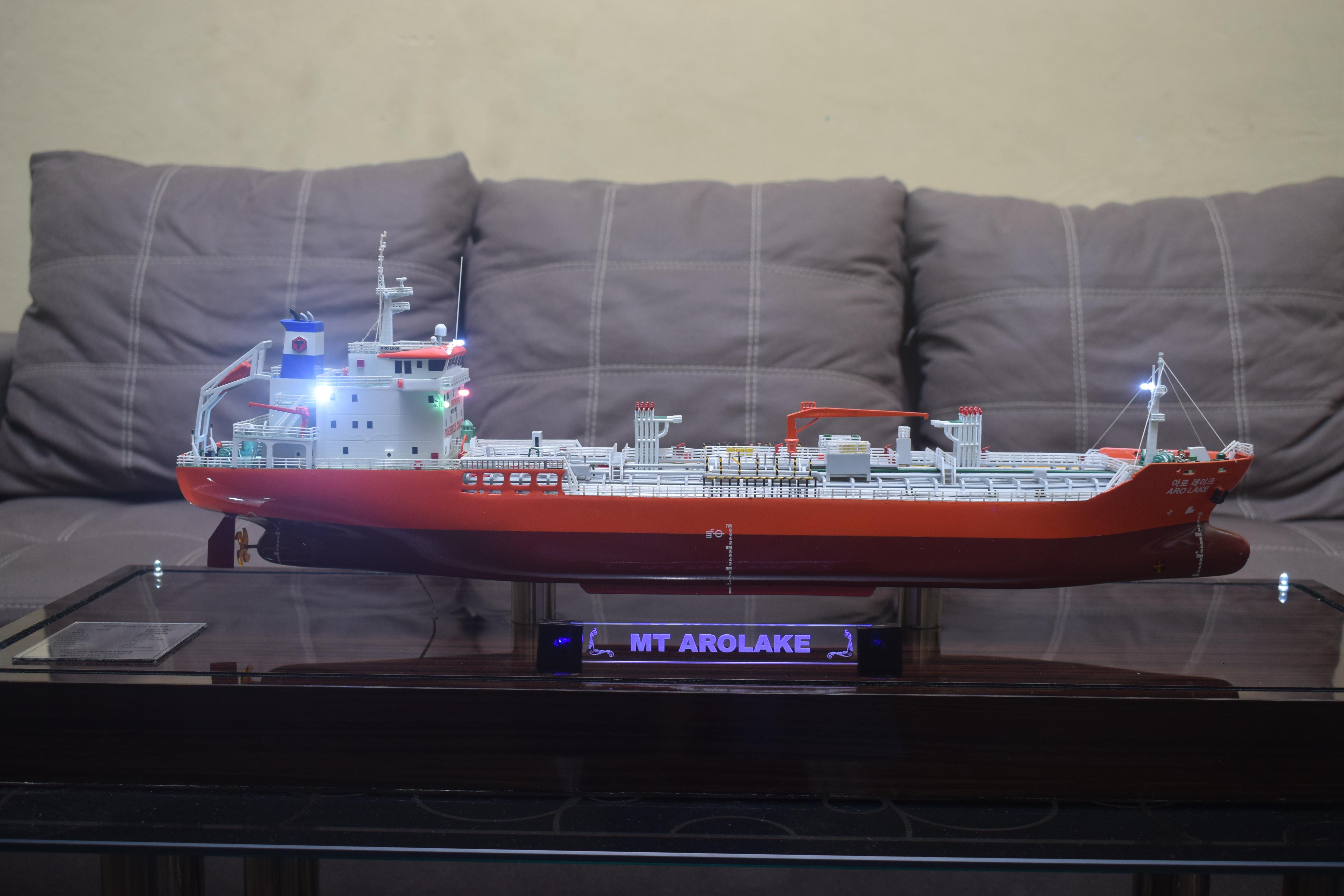 Kapal Tanker Oil AROLAKE